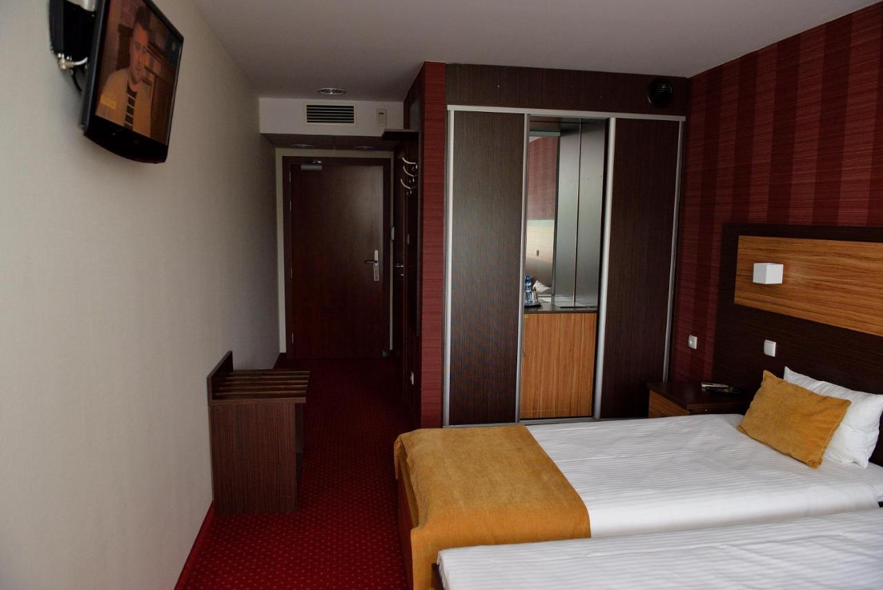 Quest Hotel - Dawniej Hotel Planeta Бжеско Екстер'єр фото