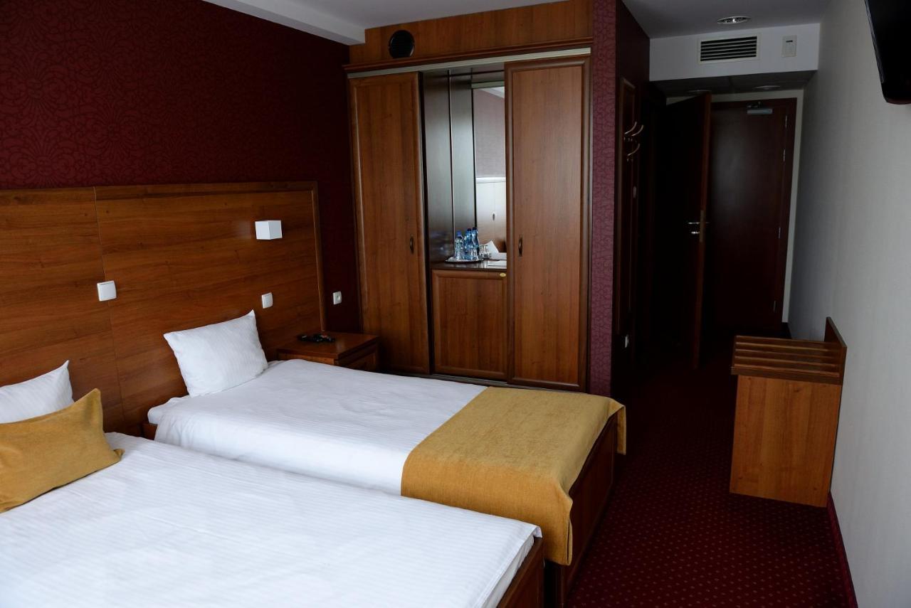 Quest Hotel - Dawniej Hotel Planeta Бжеско Екстер'єр фото