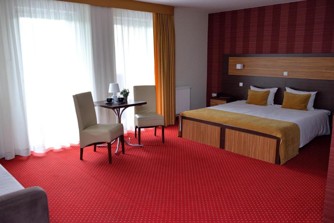 Quest Hotel - Dawniej Hotel Planeta Бжеско Екстер'єр фото