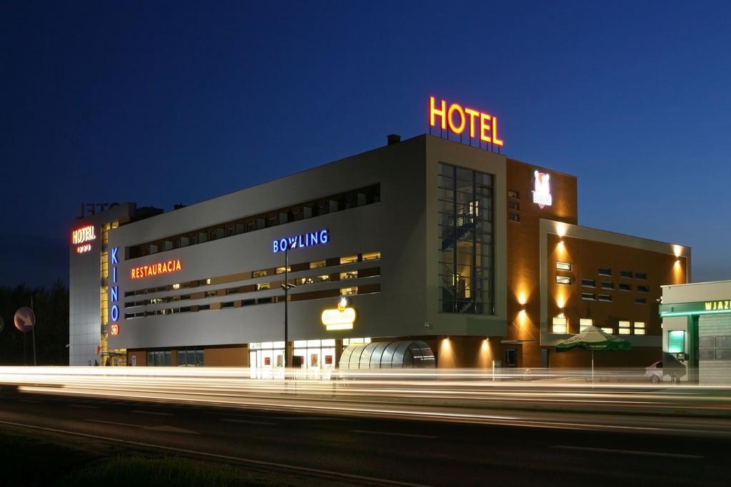 Quest Hotel - Dawniej Hotel Planeta Бжеско Екстер'єр фото
